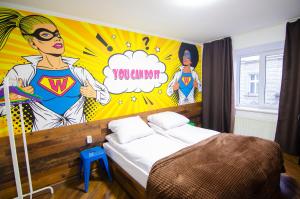 Postel nebo postele na pokoji v ubytování Pop Art Hostel Rynok Sq
