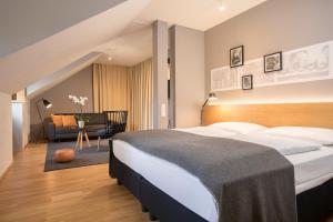 
Ein Bett oder Betten in einem Zimmer der Unterkunft Hotel Schloss Leopoldskron
