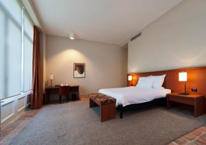 Uma cama ou camas num quarto em Hotel Messeyne