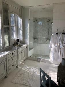 a bathroom with a tub, sink, and mirror at The Twelve Oaks Bed & Breakfast in Covington