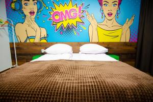 Postel nebo postele na pokoji v ubytování Pop Art Hostel Rynok Sq