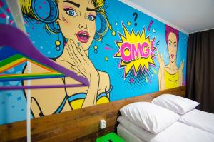 Postel nebo postele na pokoji v ubytování Pop Art Hostel Rynok Sq