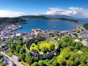 an island in the middle of a body of water at Rose Villa in Oban