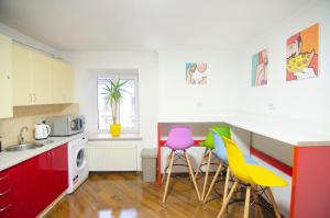 Kuchyň nebo kuchyňský kout v ubytování Pop Art Hostel Rynok Sq