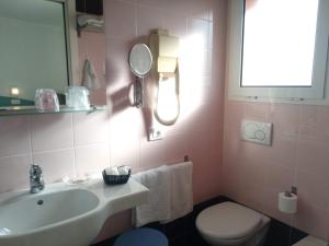 Koupelna v ubytování Hotel Alga