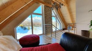 Posezení v ubytování VILA LESNA House with a garden 2 minutes from the center of the Tatras