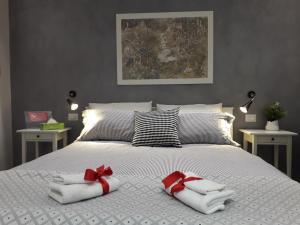 Giường trong phòng chung tại Interno 1 Ciampino Roma Luxury Apartment con balcone +59 ảnh