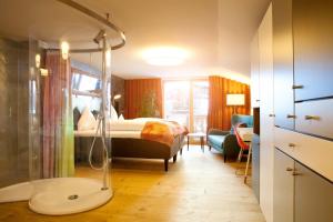 Postel nebo postele na pokoji v ubytování Raffl's Tyrol Hotel + 37 fotografií