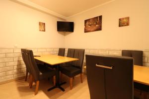 a dining room with a table and chairs at Schiller Pension in Bielefeld