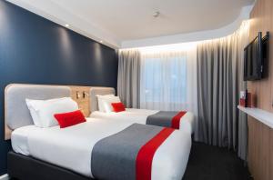 Ένα ή περισσότερα κρεβάτια σε δωμάτιο στο Holiday Inn Express London Greenwich by IHG +34 φωτογραφίες