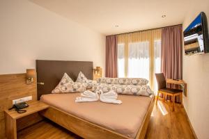 Postel nebo postele na pokoji v ubytování Landhaus Paradies Samnaun Spiss