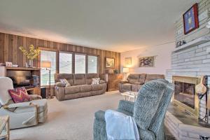 uma sala de estar com sofás e uma lareira em Great Bear Lake Home with Private Dock and Fire Pit! em Grand Junction
