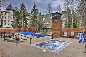 Басейн в или близо до Spacious Vail Condo Steps From Eagle Bahn Gondola