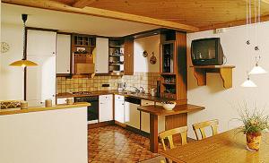 Una cocina o cocineta en Haus Lydia