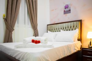 Una cama o camas en una habitación de Golden Palace Hotel