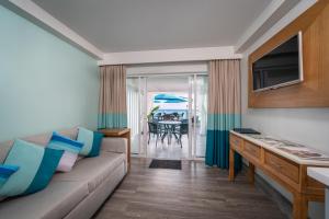 TV a/nebo společenská místnost v ubytování South Gap Hotel