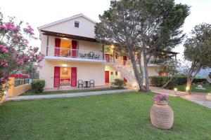 a house with a yard with a vase in the grass at Aria in Lakíthra