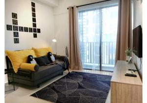 Una televisión o centro de entretenimiento en I City Residence, 2 Bedroom 4-7 Pax unit, Walking to Theme n Water Park & Shopping Mall