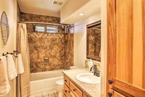 Ένα μπάνιο στο South Lake Coeur dAlene Home with Dock and Kayaks! +23 φωτογραφίες