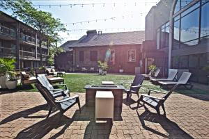 a patio with chairs and a table in a courtyard at Old Stone Inn Boutique Hotel in Niagara Falls
