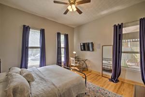 een slaapkamer met een bed en een plafondventilator bij Updated Indianapolis Home, Walk to Lucas Oil! in Indianapolis