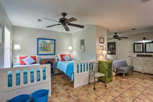 ein Schlafzimmer mit zwei Betten und einem Deckenventilator in der Unterkunft Emerald Coast Getaway with Yard - Steps to Beach! in Santa Rosa Beach