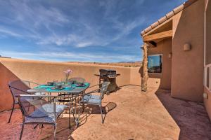 ระเบียงหรือลานระเบียงของ Moab Townhome with Patio - 11 Mi to Arches NP!