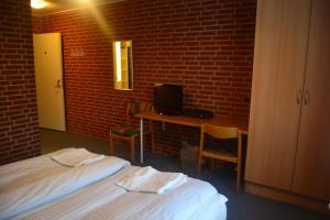 A bed or beds in a room at Paarup Kro