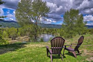 Spacious Riverfront Retreat on 10 Private Acres!