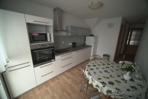 Kuchyňa alebo kuchynka v ubytovaní Apartment Imka