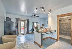 Η κουζίνα ή μικρή κουζίνα στο Lovely Lava Hot Springs Studio, Walk to Pools