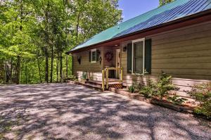 Gallery image of Eclectic Cabin with Hot Tub 1 Mi to Ober Gatlinburg in Gatlinburg