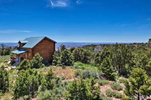Afbeelding uit fotogalerij van Cabin with Fire Pit, Views and BBQ 18 Mi to Moab! in Moab