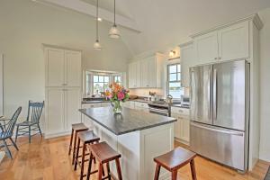 Gallery image of Money Island Home with Deck, Kayak and Paddleboards! in Branford