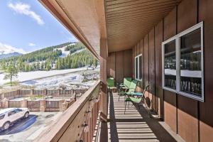 A balcony or terrace at Copper Mountain Resort Condo on Golf Course!