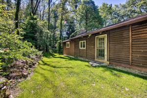 Zahrada ubytování Hike, Hunt and Unwind Cozy Cabin Near Hersheypark