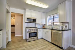 A kitchen or kitchenette at Walk to Beach Condo with Patio on Catalina Island