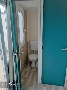 Kúpeľňa v ubytovaní West Coast Mobilhome with XXL Terrace + 34 fotografií
