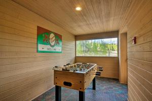 Foto sihtkohas Brian Head asuva majutusasutuse Rustic Ski-Out Brian Head Condo with Comm Pool galeriist