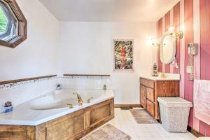 Ένα μπάνιο στο Acadia National Park Home with Deck and Ocean View! +16 φωτογραφίες