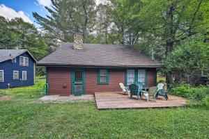 Galeriebild der Unterkunft Saranac Lake Cabin with Beach Access in Lake Clear