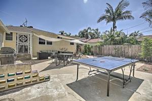 Πινγκ πονγκ στο Oceanside Home with Yard - Walk to Beach and Pier ή εκεί κοντά