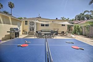 Πινγκ πονγκ στο Oceanside Home with Yard - Walk to Beach and Pier ή εκεί κοντά
