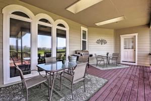 Foto da galeria de McMinnville Wine Country Home with Hot Tub and Deck em McMinnville