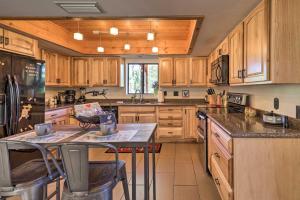 
A kitchen or kitchenette at Prescott Cabin with Gas Grill about 10 Min To Downtown!
