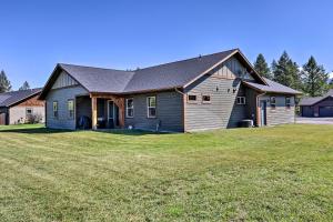 Galeriebild der Unterkunft Newly Built Kalispell Home - 28 Mi to Glacier NP! in Kalispell