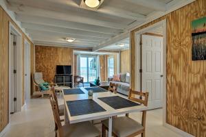 Gallery image of Walk to Hawks Nest Beach Coastal Old Lyme Apt in Old Lyme +17 photos