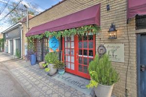 Historic Savannah Home with Outdoor Grill, Patio