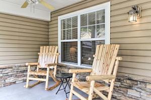 Foto dalla galleria di Home with Community Pool - 2 Miles to The Island! a Pigeon Forge