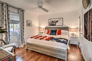 A bed or beds in a room at Modern Bungalow with Santa Fe Charm Less Than 2 Mi to Plaza